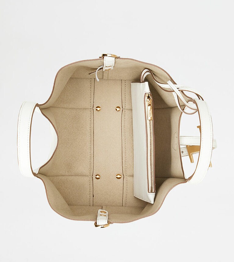 W23×H19.5×D12cm 185,900円。