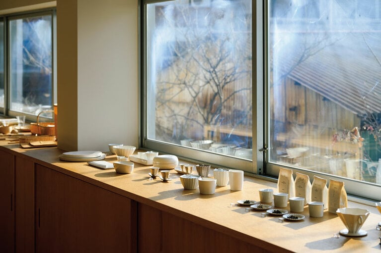 韓国だけでなく日本や世界各国からセレクトしたクラフトが並ぶ。