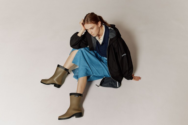 トラッドなアイテムを使い、大胆に着崩すのが大人のプレッピースタイル。