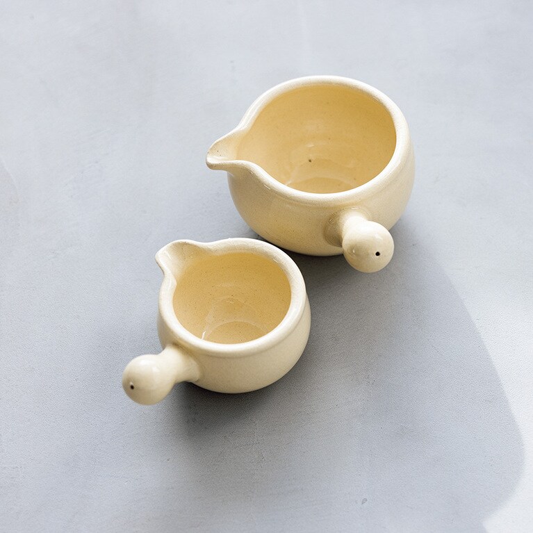 「あたため鍋」伊賀焼の小さな土鍋。大：W18.6×D13×H9cm(約500ml)1,980円、小：W15×D10.4×H7.3cm(約200ml)1,650円／D&DEPARTMENT MIE by VISION