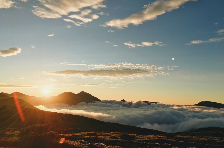 2017年9月上旬に撮影。山の景色のなかで一番高い山が針ノ木岳。