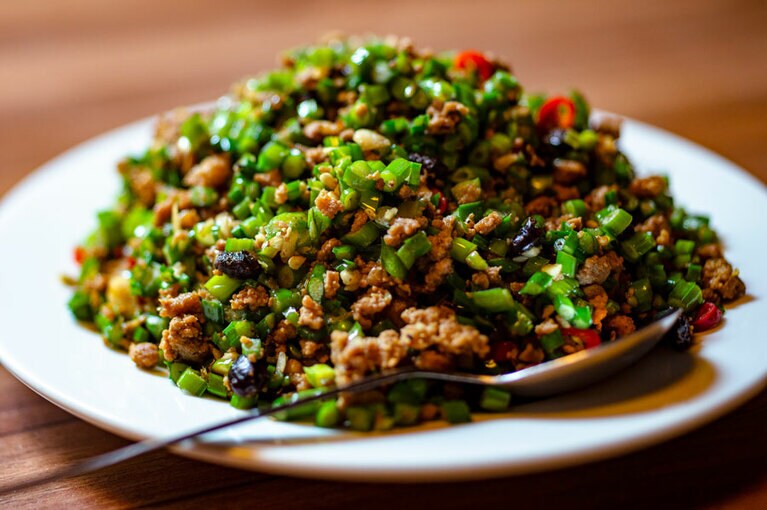 外処さん、よしひろさんお薦めの蒼蠅頭(ツァンイントウ) 270元。