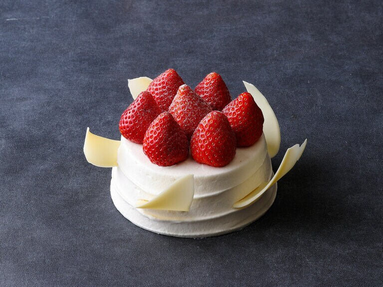 「ガトー オゥ フレーズ」8,000円。直径15cm×高さ8.5cm。販売数量制限はないが、食材がなくなり次第終了。