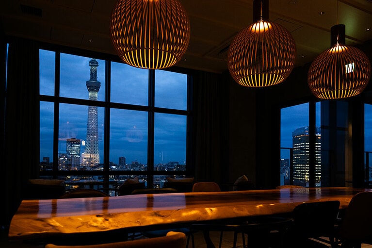 時間帯や日ごとに東京スカイツリー（R）のライトアップは変わるので、どんな色を見られるのか楽しみ。