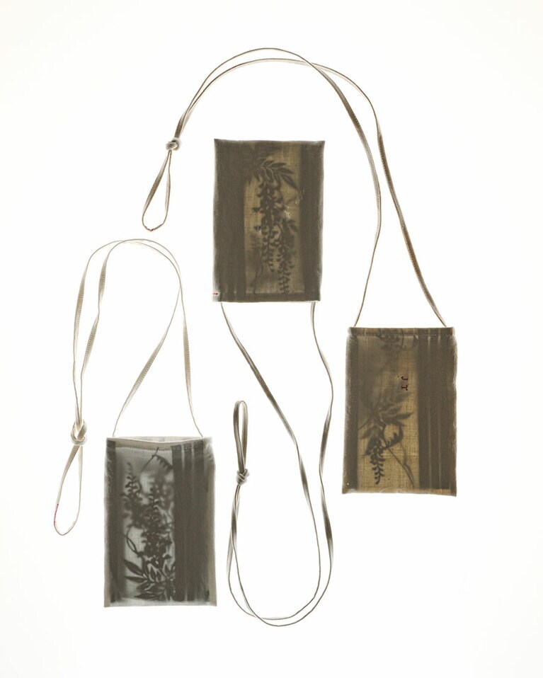 ミニバッグはアンティークの浴衣記事を使用。