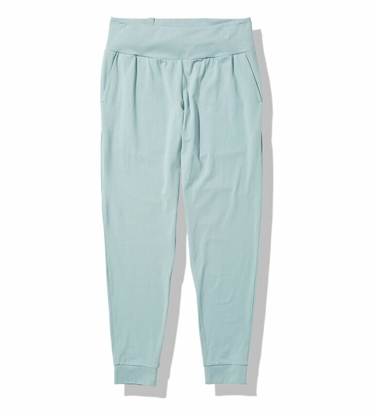 Comfortive Basic Slim Pant(コンフォーティブベーシックスリムパンツ)、12,100円。