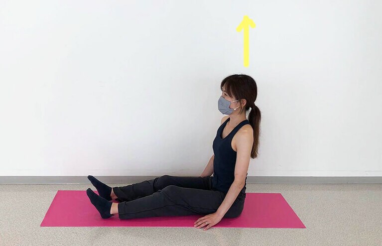 「子宮を肋骨の中に納めるイメージで行うと、行いやすいかもしれません」(井町先生)