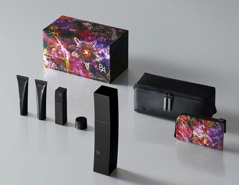 「B.A プレシャス コレクション L」22,500円(限定発売 ※なくなり次第、終了)。セット内容：B.A ローション(本品)、B.A クレンジングクリーム 20g、B.A ウォッシュ 20g、B.A ミルク 15ml、B.A クリーム 3g、オリジナルポーチ。※B.A ローション リフィルの場合 21,500円、B.A ローション ハーフサイズの場合 13,500円。