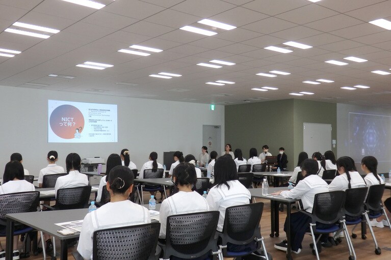 女子高校生を対象とした「キャリアトークイベント」の様子