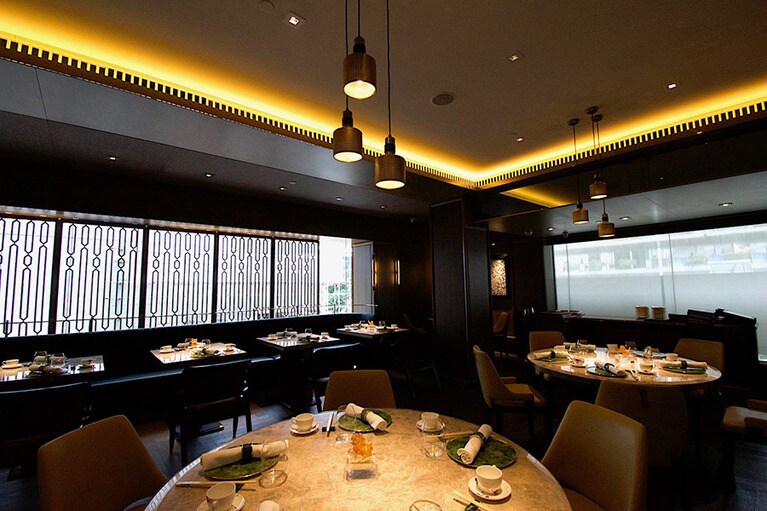 インジークラブはシックでお洒落な空間。ランチなら380香港ドルでデザートをふくめた5品の料理が楽しめて、予約も比較的取りやすい。