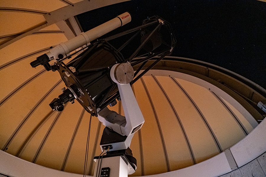天体望遠鏡を覗いていると、辺りからはフクロウやカエルなどの鳴き声も。