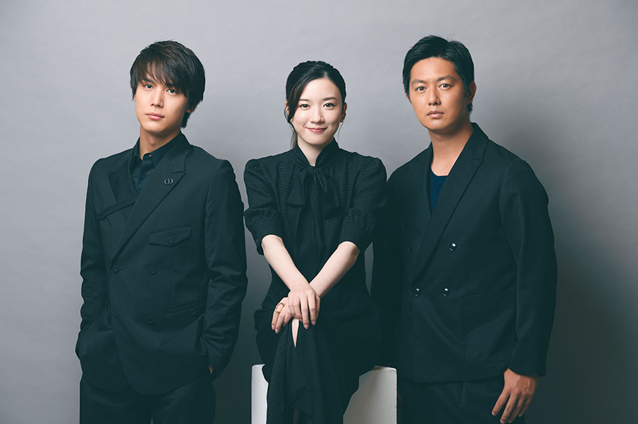 左から中川大志さん、永野芽衣さん、工藤阿須加さん。撮影：釜谷洋史