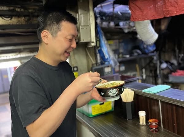 5月13日に浅草の立ち食いそば店「文殊」を訪問した立澤店主