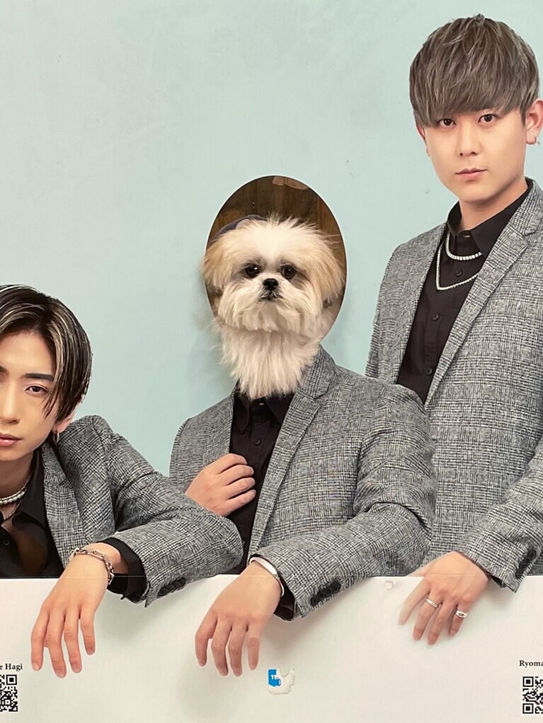 大須商店街にて。センターに毛深い個性的なメンバーがいる（笑）。