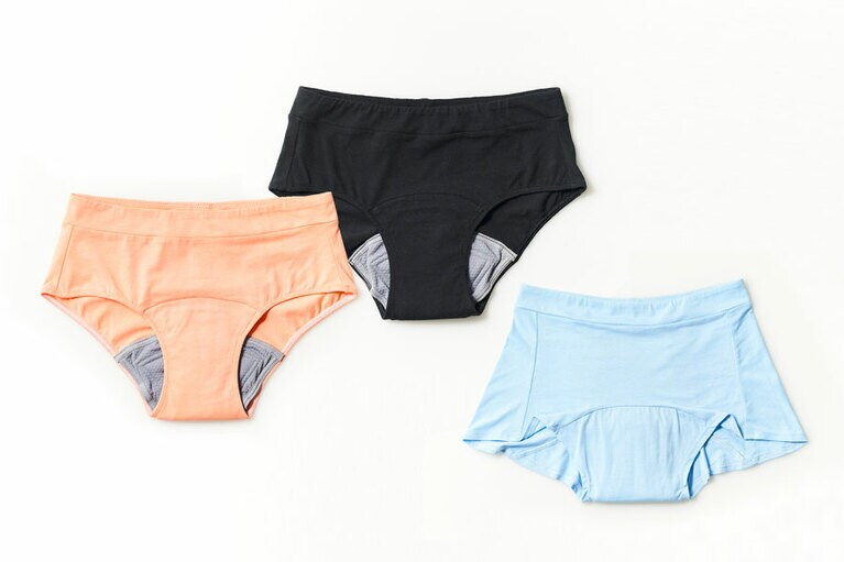 履き心地、動きやすさを重視。不安な時はナプキンと併用できるよう、表の生地と吸水パッドを縫い付けない、羽つきナプキン対応仕様。paceオーガニックコットン吸水サニタリーショーツ レギュラー(吸水量35mL)3,600円・ボクサー(吸水量50mL)3,900円。paceオンラインストア(https://your-pace.jp/)にて販売中(以下同)