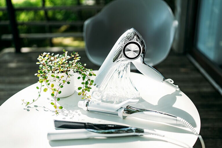 使用後は髪の手触りが全然違う！ と評判の「ReFa」のヘアケアツール。