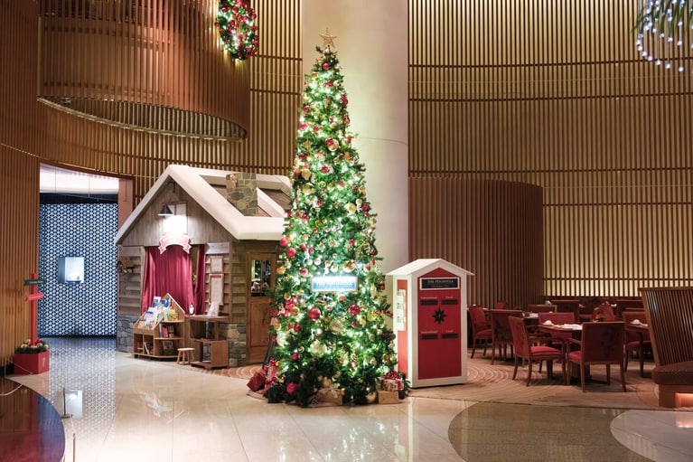 ロビーのメインツリー。