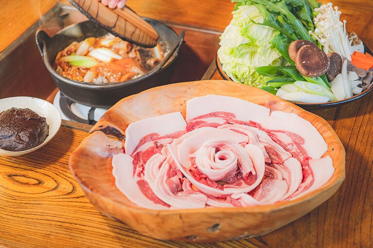 【兵庫県】ぼたん鍋。写真提供：丹波篠山市