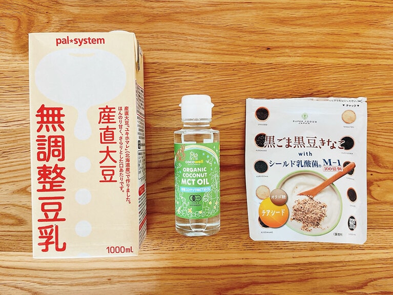 材料はこちら。写真のココナッツオイルは、非加熱のためMCTオイルが多く残ったタイプ。