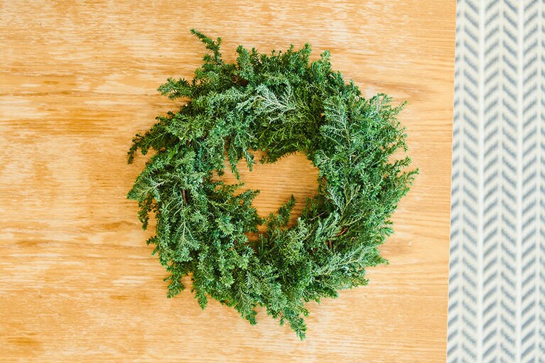 土台のみになったシンプルなリース。