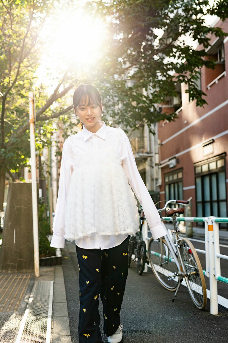 「帰ってきたら、すぐにビールを冷凍庫に」と中井友望さん／撮影 文藝春秋