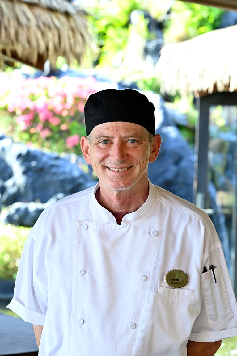「タイドプールズ」のシェフ、チャールズ・ステップ氏。魚介類をスパイシーに調理したモダンなハワイアン・キュイジーヌが評判。