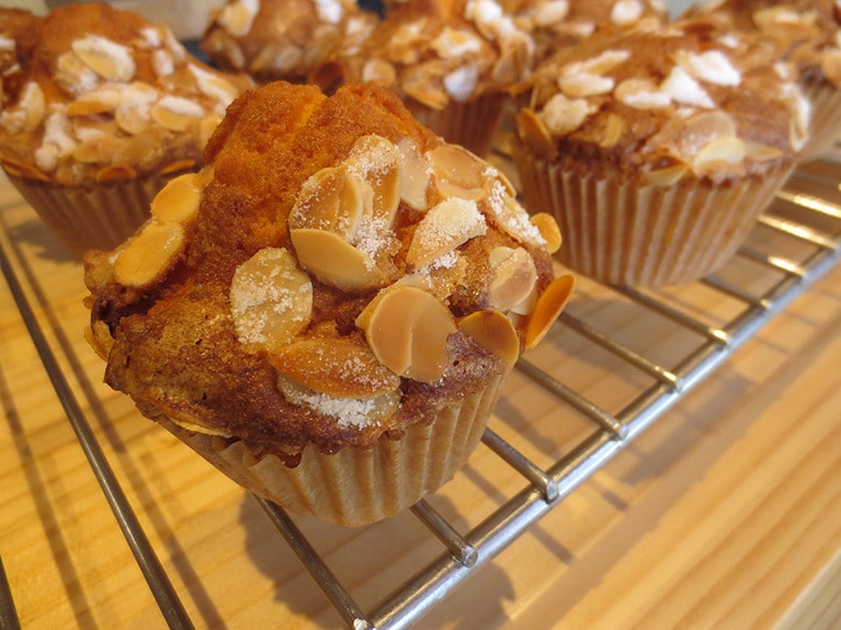 「オレンジケーキ」324円(税込)。