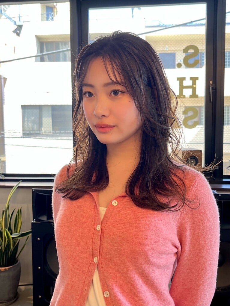 まとまり感と軽やかさを両立したこなれミディアム。