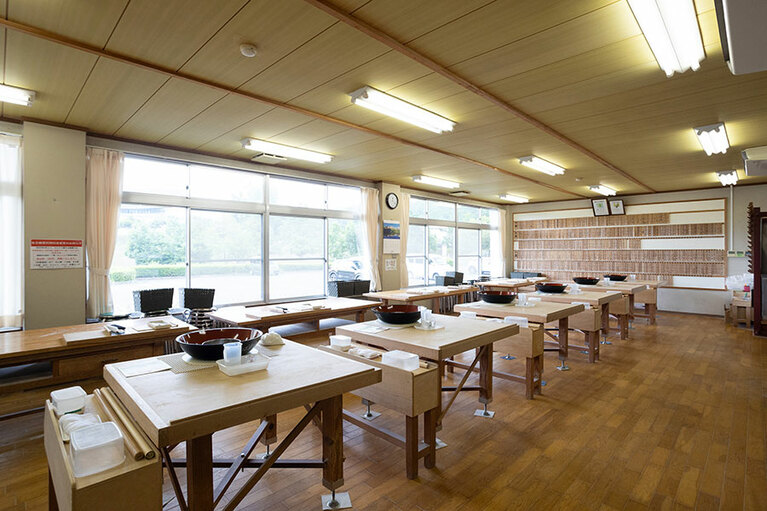 そば打ち体験は「どんぐり庵」の中の「そば道場」と呼ばれるところで体験できる。