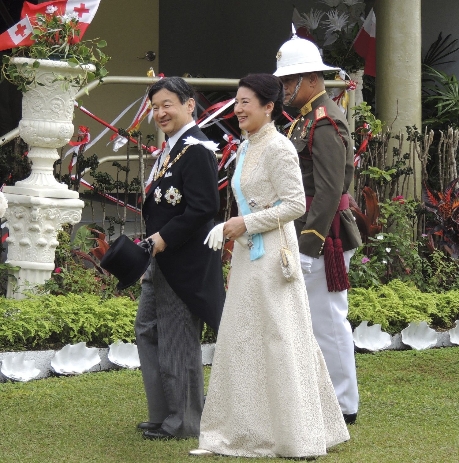 2015年7月、トンガ王国の国王ツポウ6世の戴冠式に出席された天皇皇后両陛下　©AP／AFLO