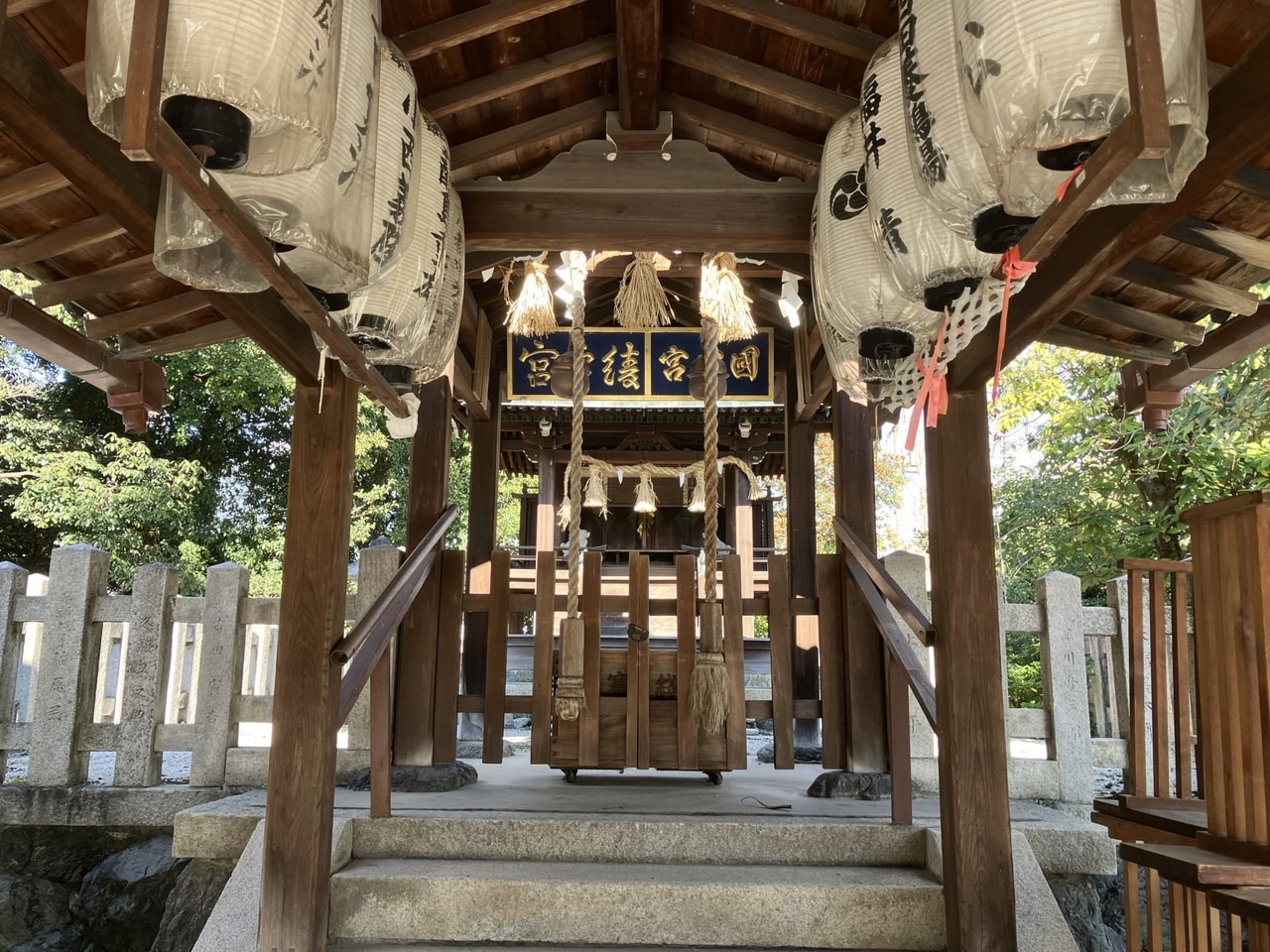 綾戸國中神社。