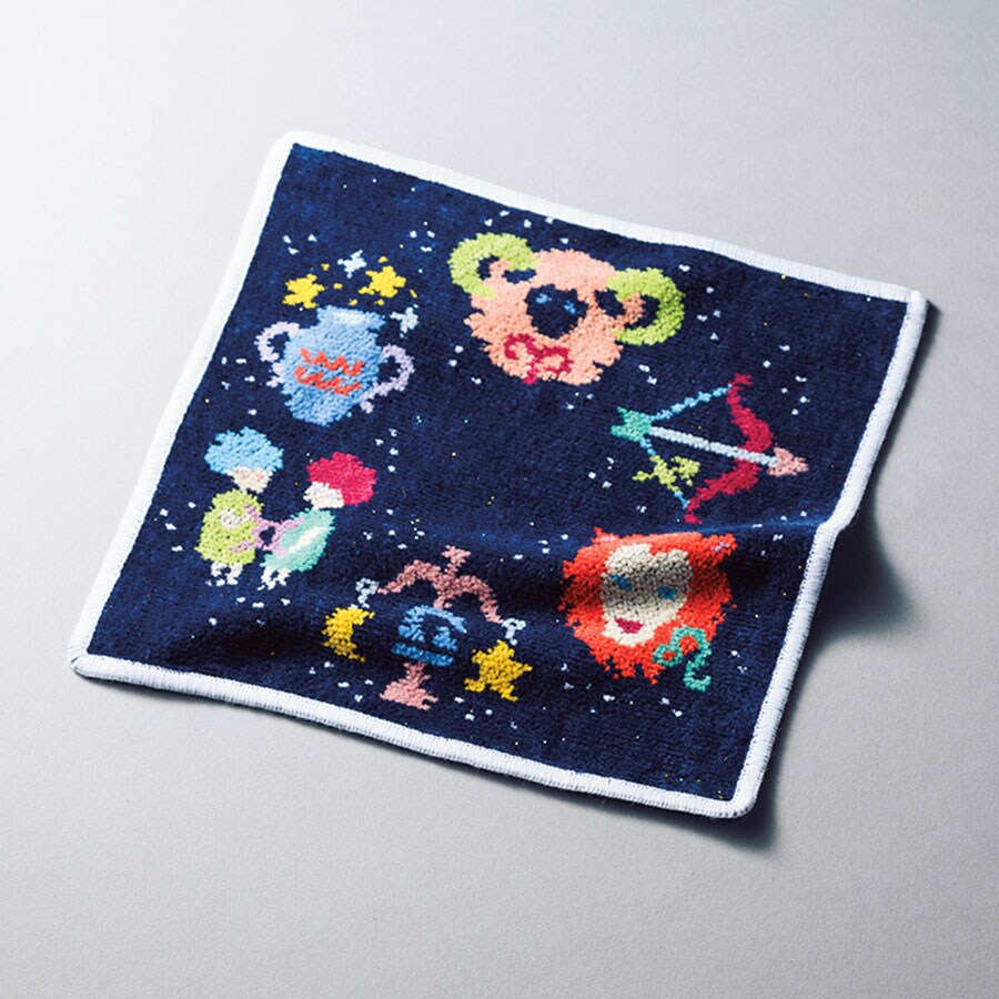 【FEILER】ASTROLOGY I ハンカチ ネイビー ホワイトヘム 25×25cm 2,970円／コスメキッチン