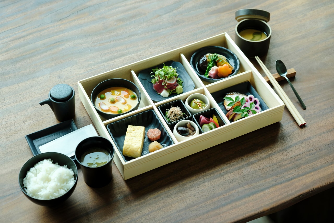 「弁当箱」7,500円、ブッフェ付きの場合、プラス1,500円。