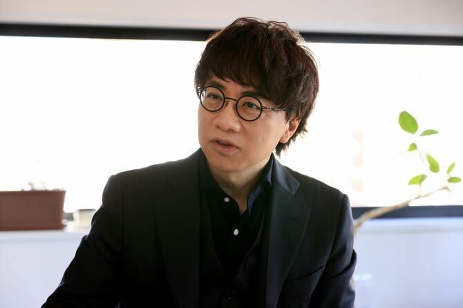 新海誠監督 ©文藝春秋
