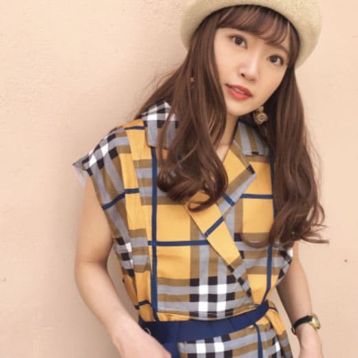 抗がん剤治療で本格的に脱毛が始まる前に、ファッション用のウィッグを装着して練習。