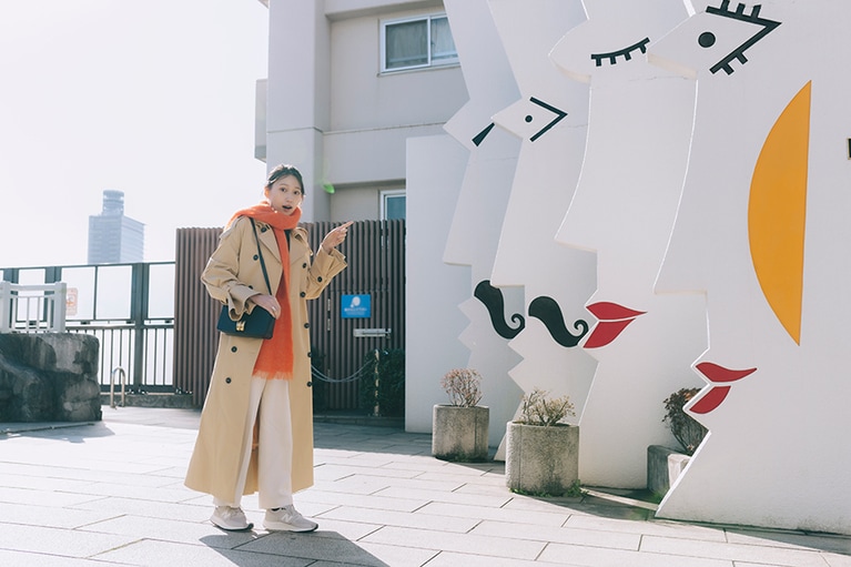 歩いていたら見つけた大きな横顔。実は公衆トイレなんです。