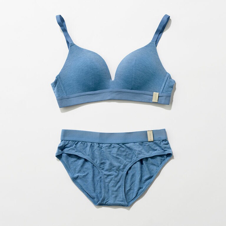 アンダーウェア　ブラ 7,535円、パンツ 4,235円／ワンノバ