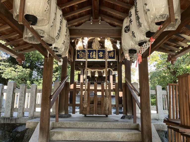 綾戸國中神社。