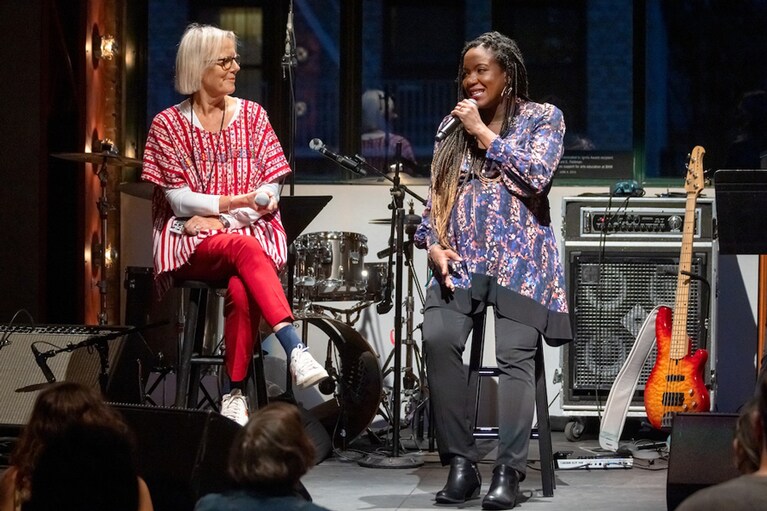 左からフィリダ・ロイド(メントー)とホイットニー・ホワイト(プロトジェ)。 ©Rolex／Reto Albertalli