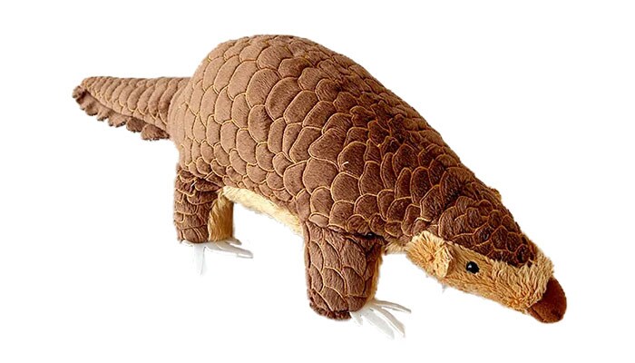 「オリジナルぬいぐるみ（センザンコウ）」。1,980円。