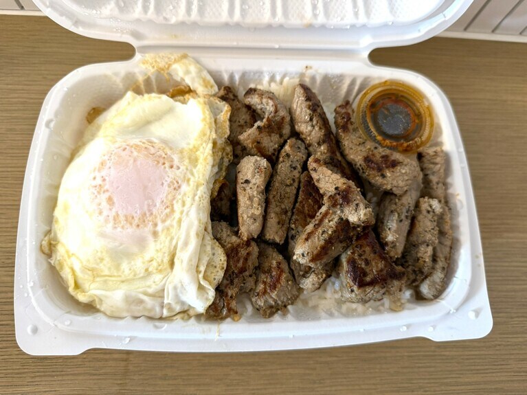 週末の朝限定の「Breakfast on the Beach」19.85ドル。