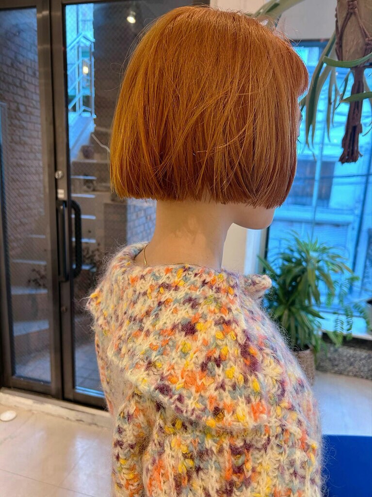 肩上レングスだからこそできる、ハイトーンのオレンジベージュ。