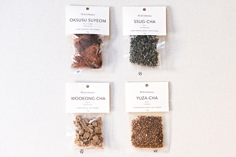 右上から時計回り:よもぎ茶 6,500ウォン、柚子茶 6,500ウォン、とうもろこしのひげ茶 3,500ウォン、ごぼう茶 3,500ウォン。