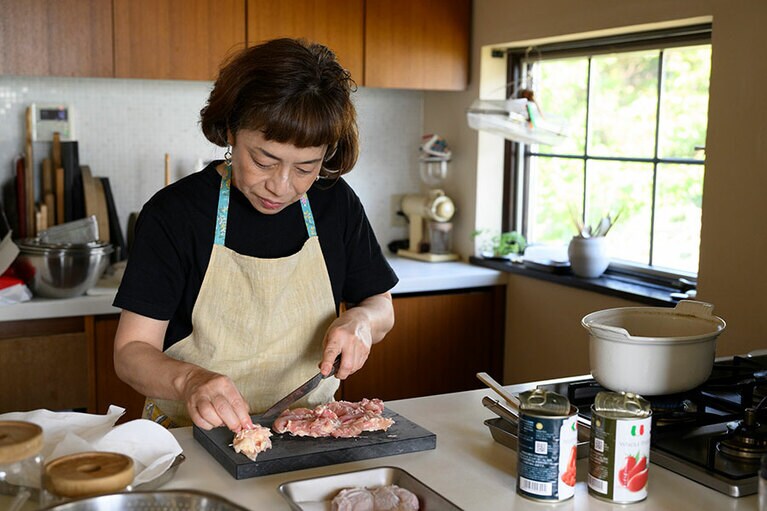 たっぷりと筋と脂をとる。