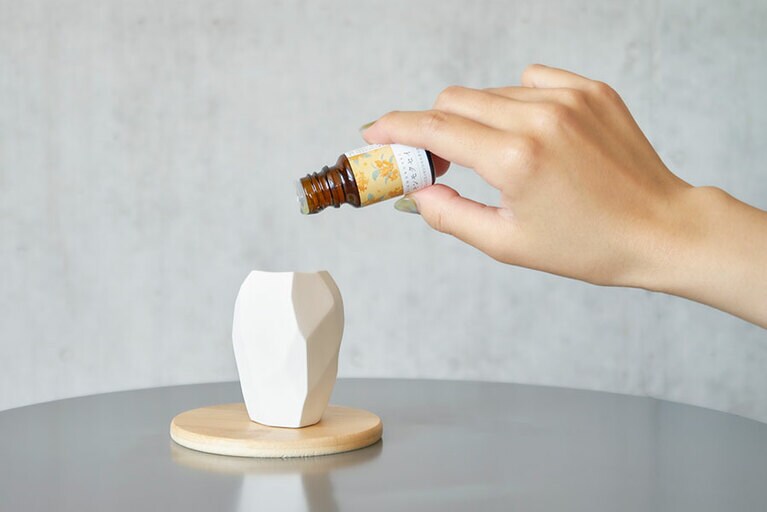 空間全体で香りを楽しむなら、王道のアロマオイルが一番。