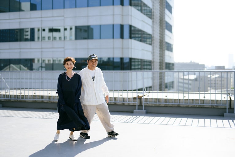 近田春夫さんと阿川佐和子さん。