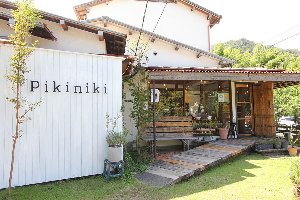 2019年3月オープンの「pikiniki」。店の内装はすべてオーナー自ら手がけた。