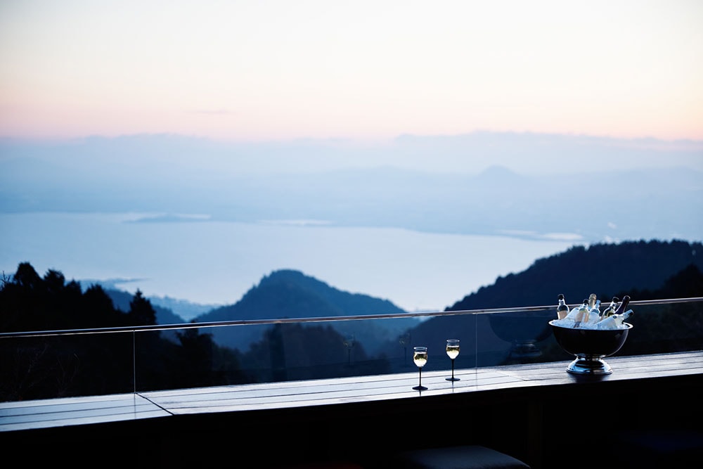 ロテルド比叡オリジナルのスパークリング日本酒や発酵かき氷でが楽しめる、山床カフェに「夏の発酵サロン」が2018年8月31日(金)までの期間限定で登場。期間中、毎日15:00～17:30に開催(宿泊ゲストのみ利用可)。