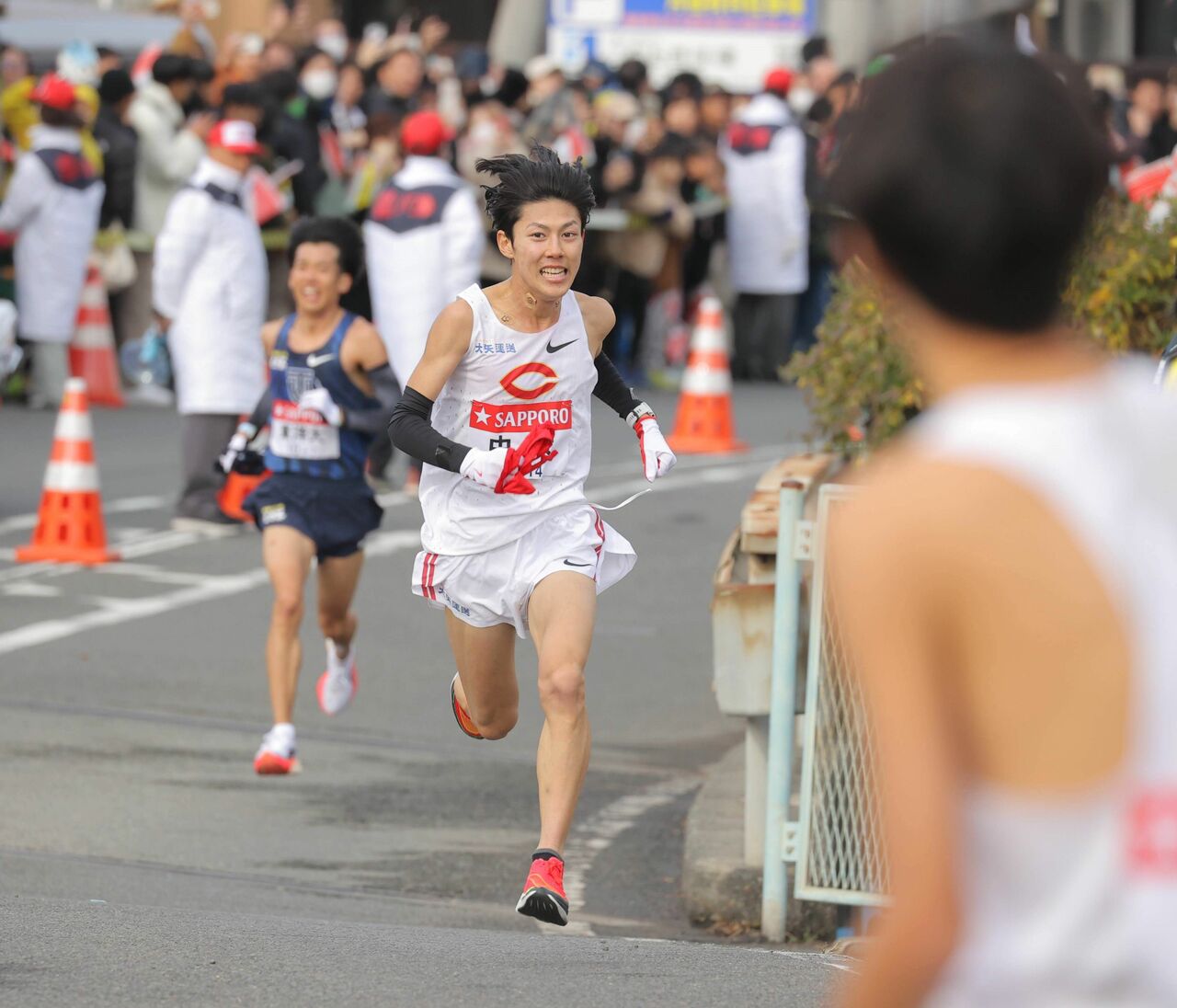 兄・吉居大和と同じ1区で区間賞を獲得した中央大・吉居駿恭　©︎時事通信社