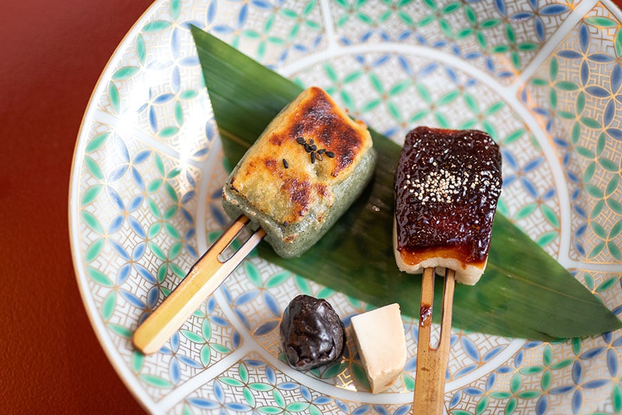 もち麩、蓬麩の田楽に、豆腐チーズや、しそらっきょうを添えて。